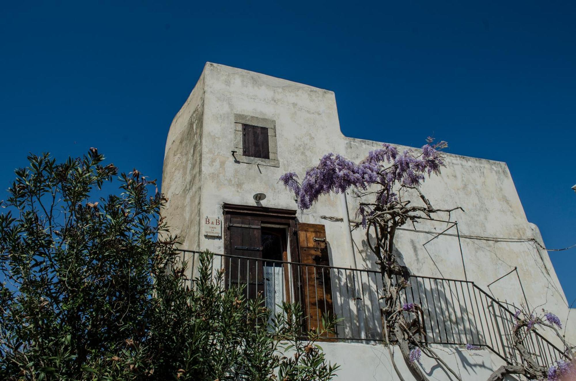 مبيت وإفطار فيستَ Torre La Mezzaluna المظهر الخارجي الصورة